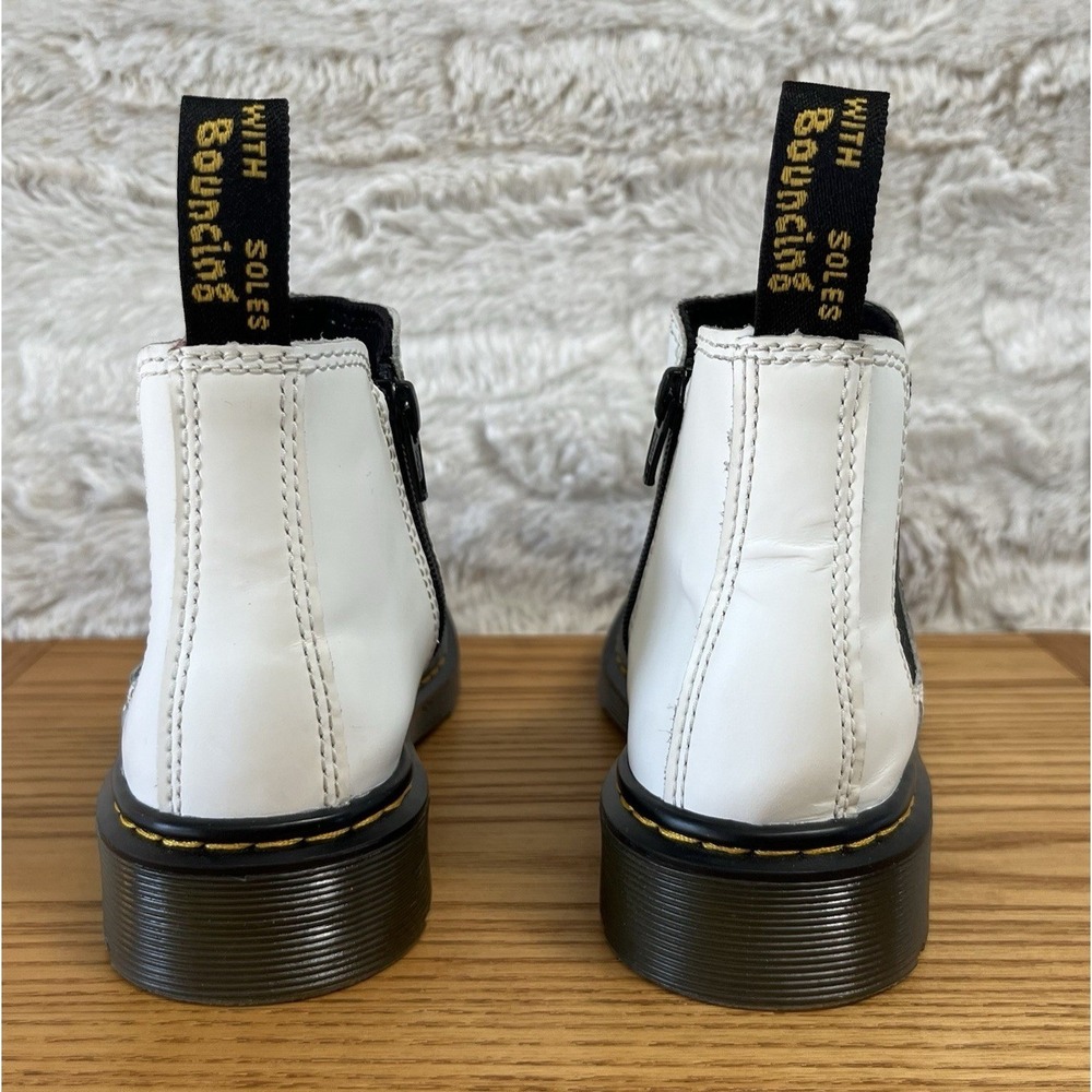 Dr Martens Girls Leather Zip Chelsea Boots‎ 2976 US 2 UK 1 White Smooth Doc - Picture 3 of 8